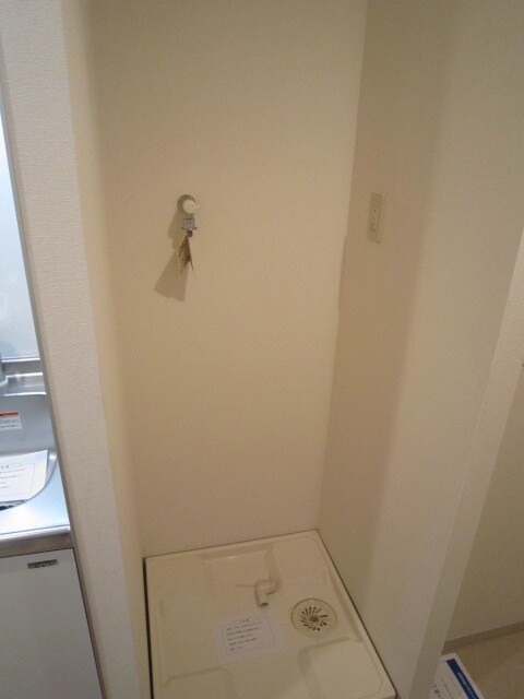 物件内観写真13　(洗濯機置場)