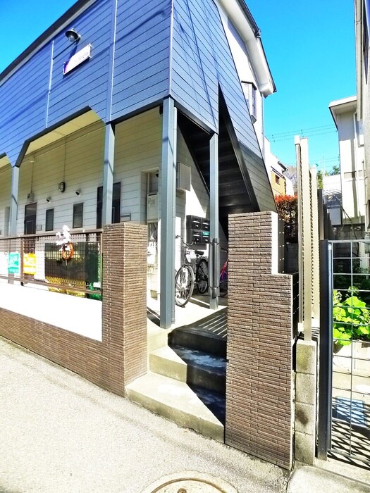 物件外観写真6　(エントランス部分)