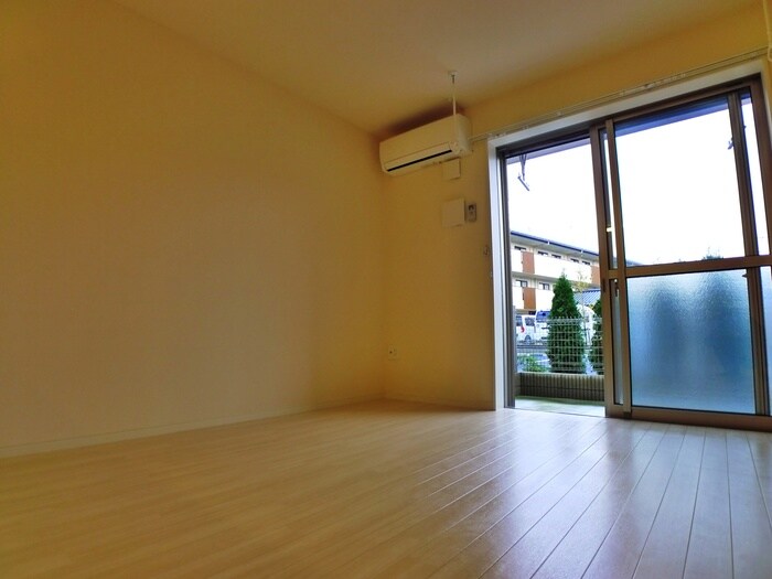 物件内観写真8　(室内からの展望)