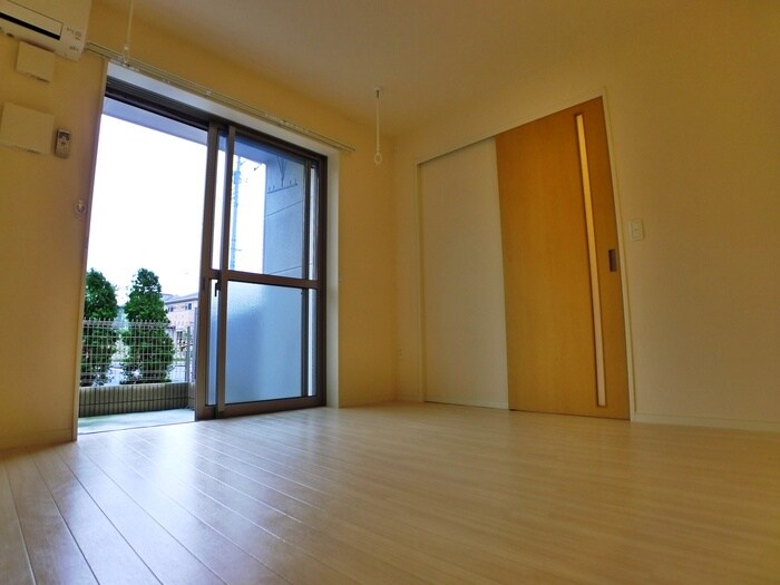 物件内観写真9　(居室)