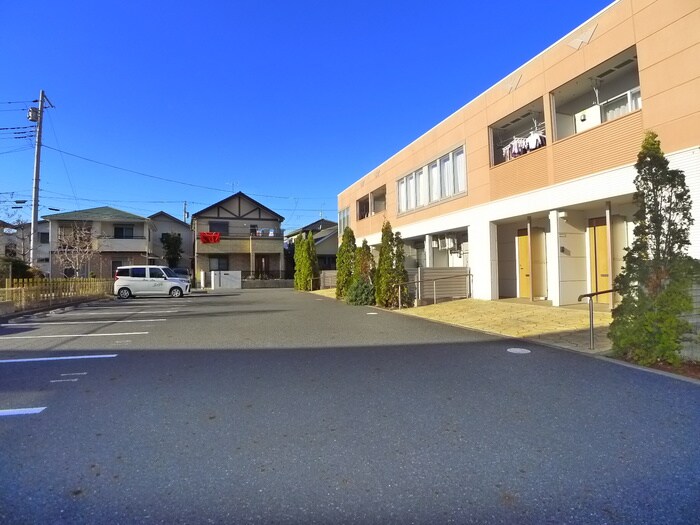 物件外観写真5　(駐車場)