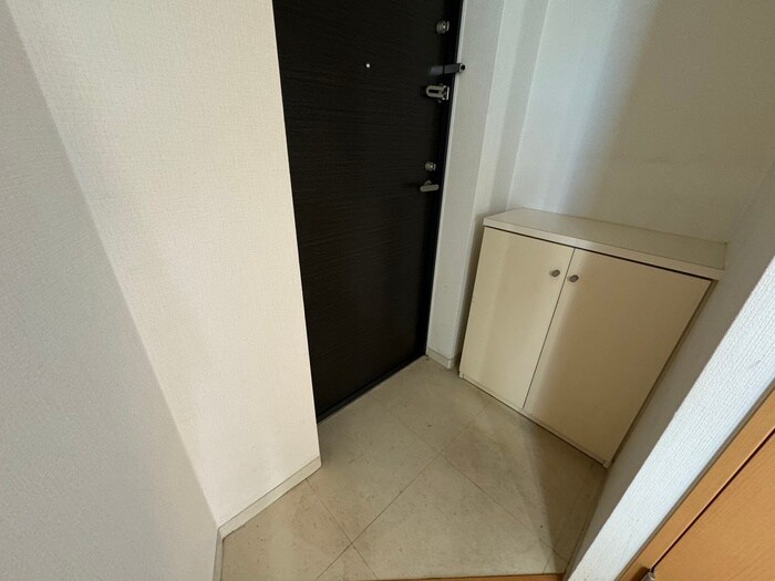 物件内観写真16　(玄関)