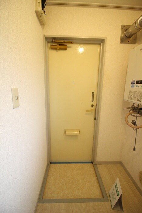 物件内観写真8　(玄関)