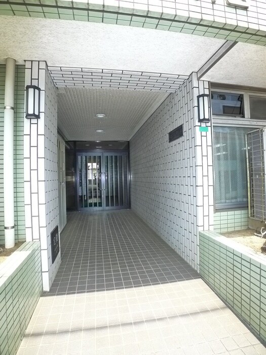 物件外観写真5　(エントランス部分)