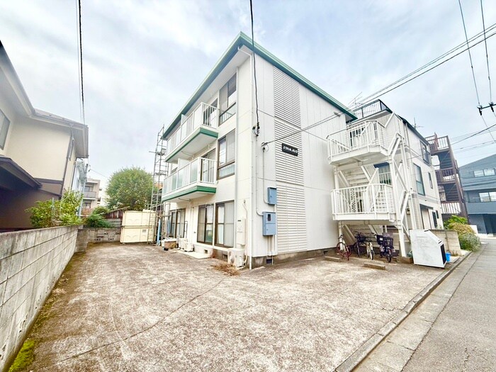 物件外観写真5　(駐車場)