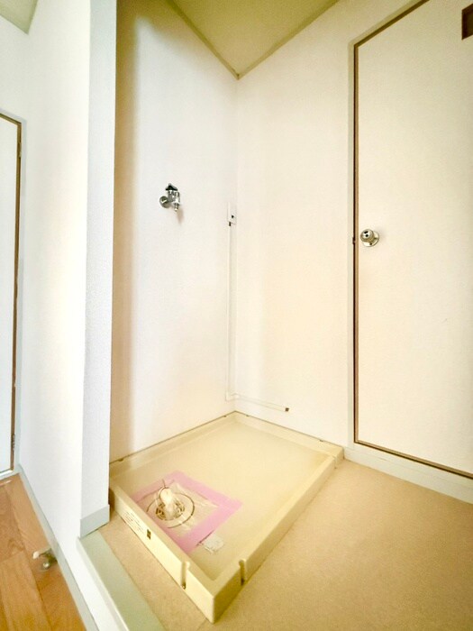 物件内観写真16　(洗濯機置場)