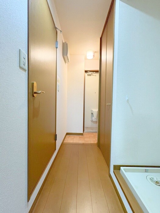 物件内観写真16　(廊下)