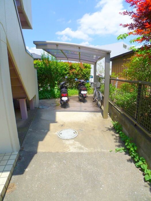 物件外観写真5　(駐輪場)