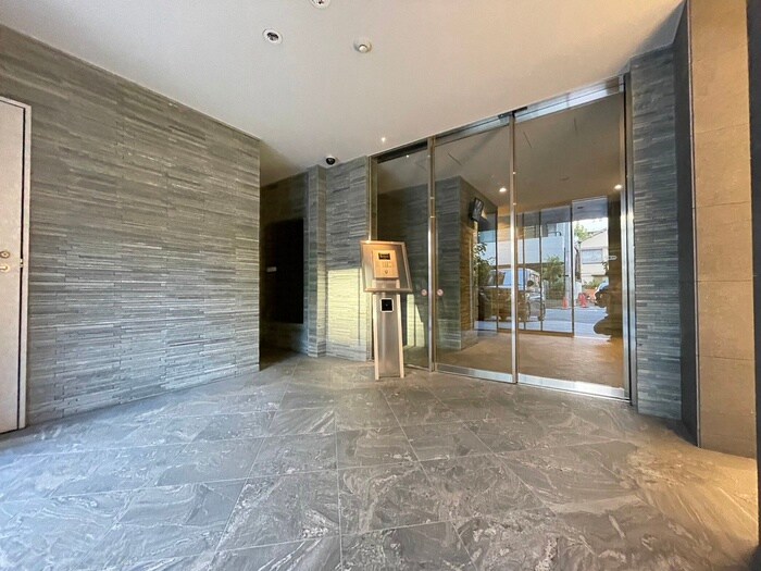 物件外観写真2　(エントランス部分)