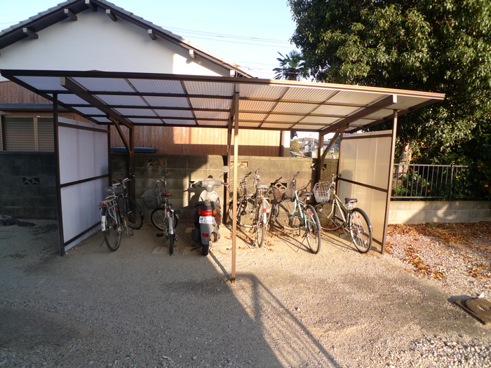 物件外観写真6　(エントランス部分)