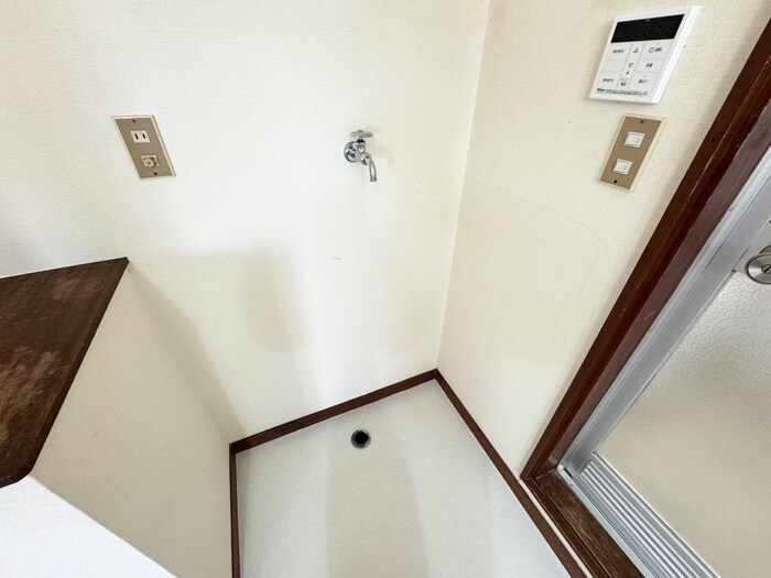物件内観写真17　(洗濯機置場)