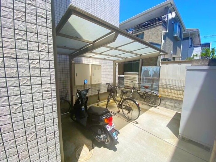 物件外観写真5　(駐輪場)