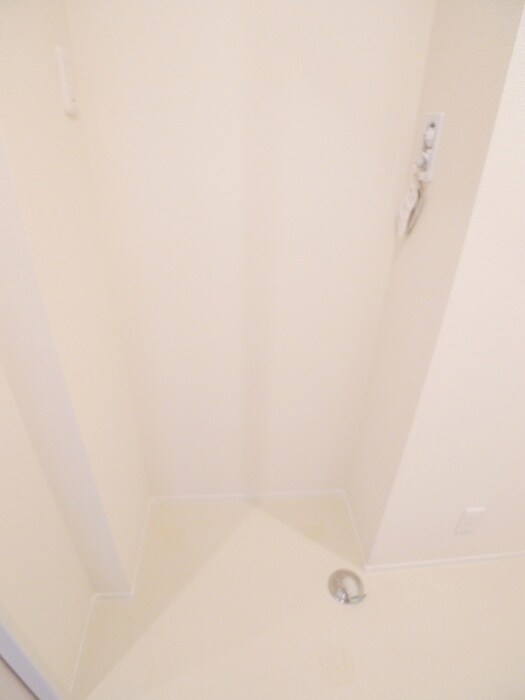 物件内観写真12　(洗濯機置場)