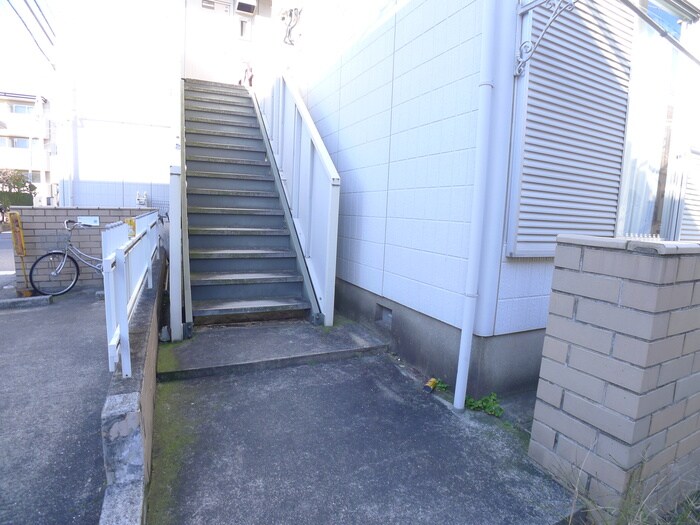 物件外観写真2　(エントランス部分)