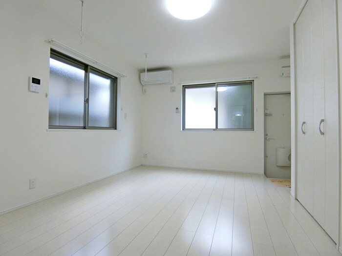 物件内観写真7　(室内からの展望)