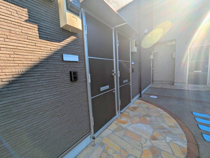 物件外観写真4　(エントランス部分)