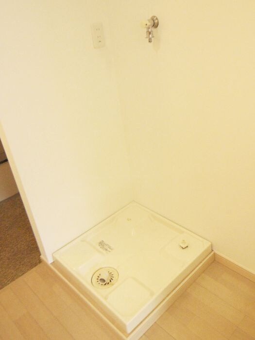 物件内観写真15　(洗濯機置場)