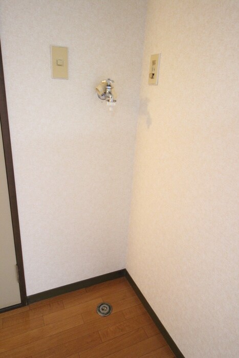 物件内観写真14　(洗濯機置場)