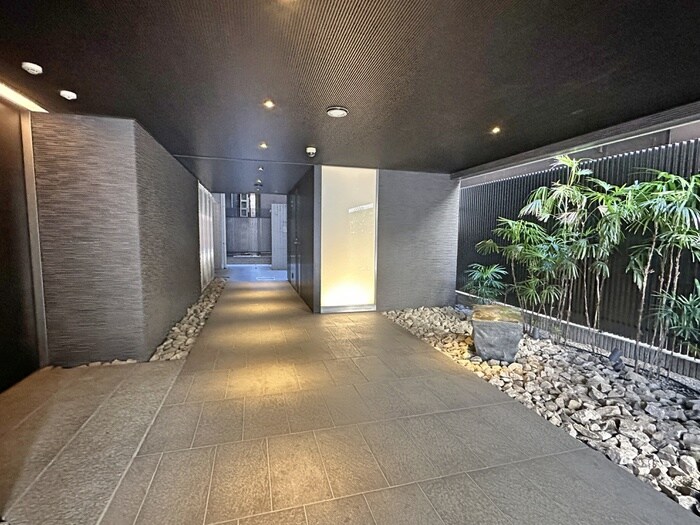 物件外観写真2　(エントランス部分)