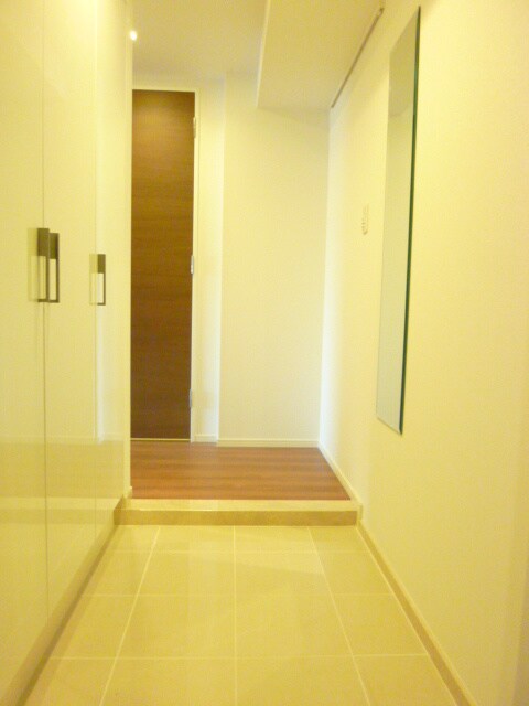 物件内観写真7　(玄関)