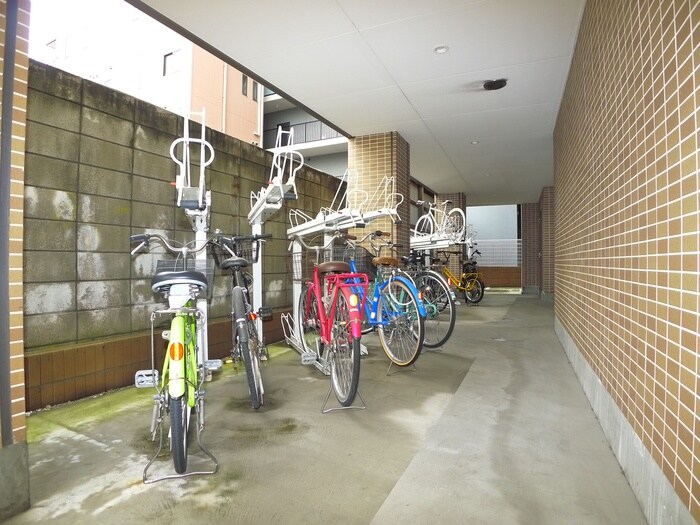 物件外観写真5　(駐輪場)