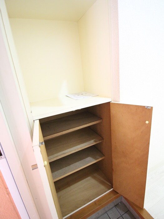 物件内観写真10　(靴箱)