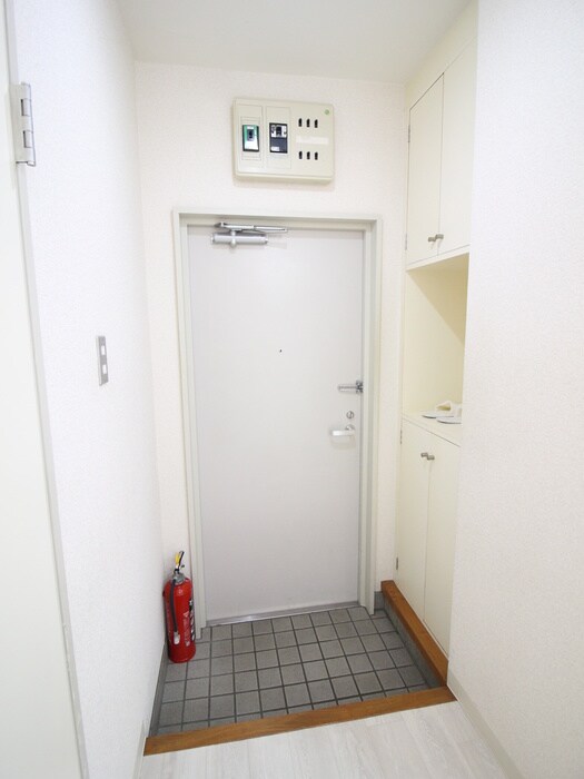 物件内観写真12　(玄関)