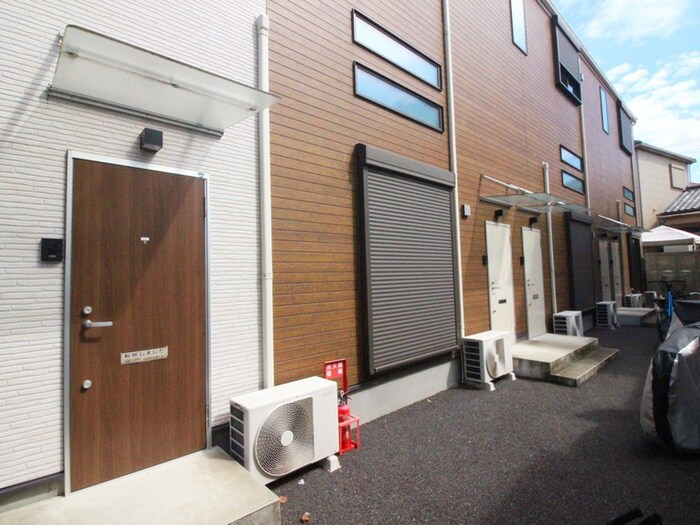 物件外観写真4　(エントランス部分)