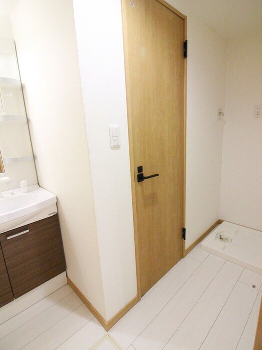 物件内観写真14　(洗濯機置場)