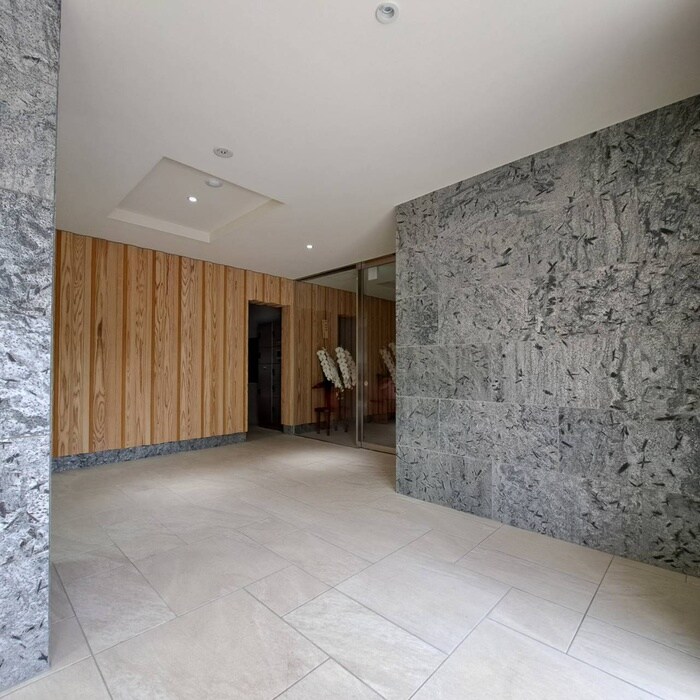 物件外観写真4　(エントランス部分)