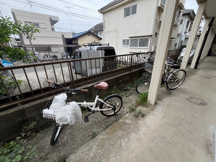 物件外観写真4　(駐輪場)