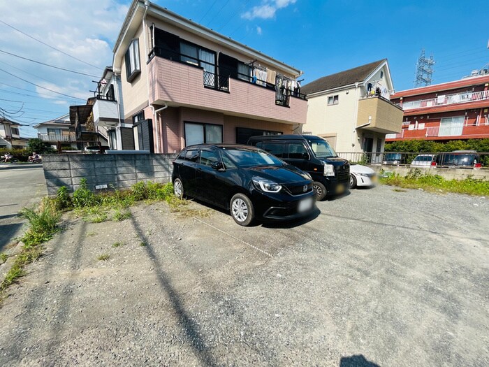 物件外観写真5　(駐車場)