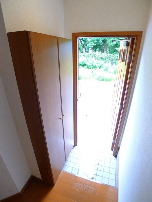 物件内観写真16　(玄関)