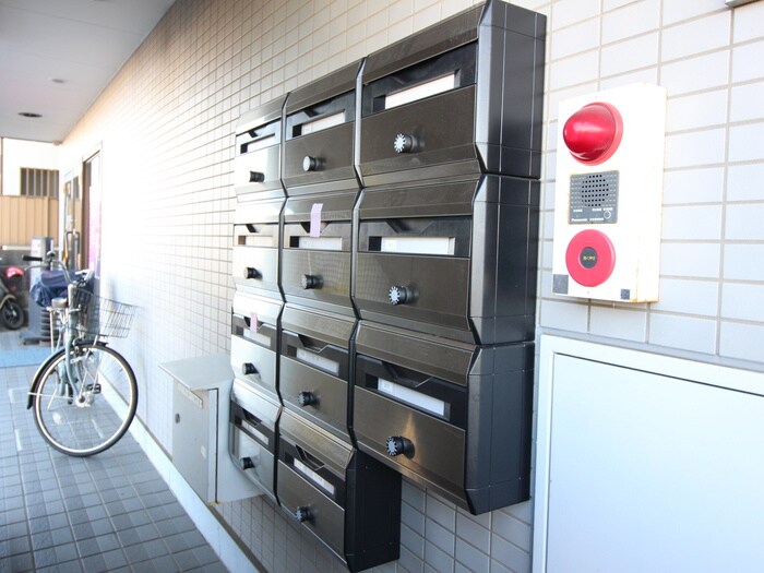 物件外観写真5　(エントランス部分)