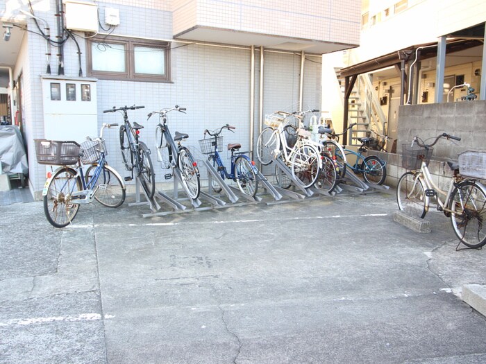 物件外観写真6　(駐輪場)