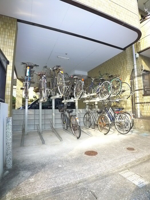 物件外観写真4　(駐輪場)