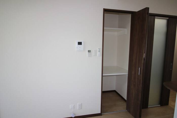 物件内観写真13　(収納)