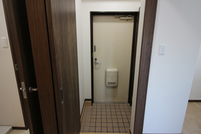 物件内観写真14　(玄関)