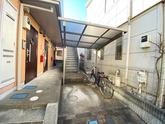 物件外観写真3　(駐輪場)