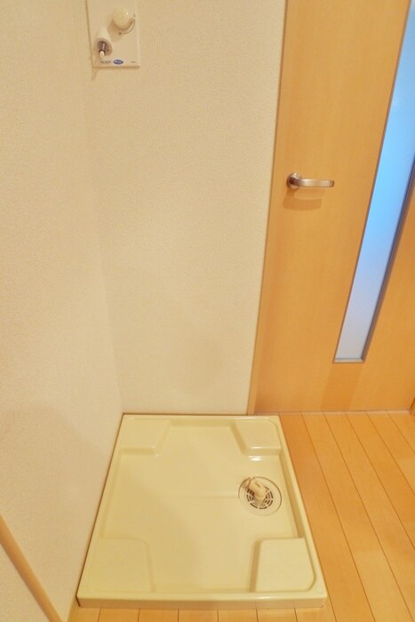 物件内観写真15　(洗濯機置場)