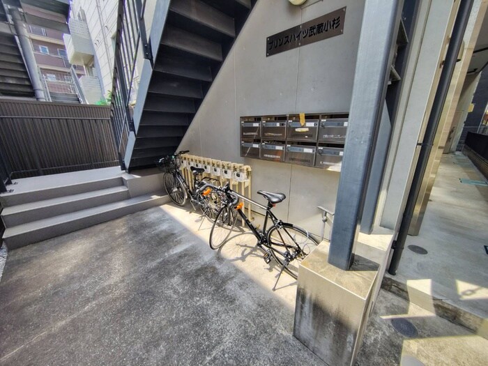 物件外観写真5　(駐輪場)