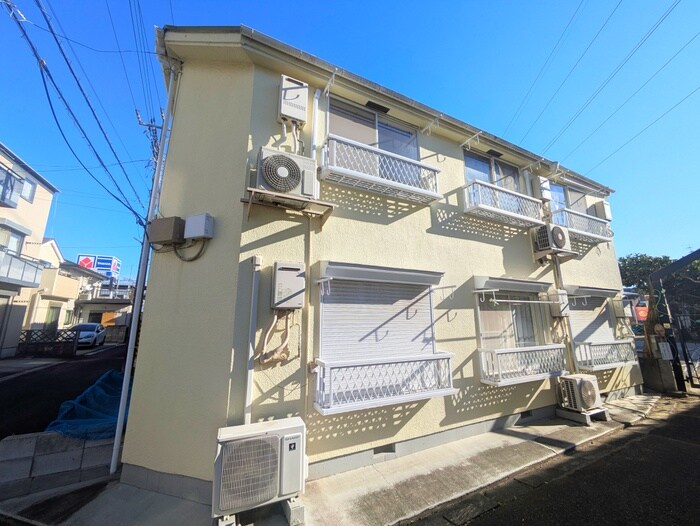 物件外観写真2　(エントランス部分)