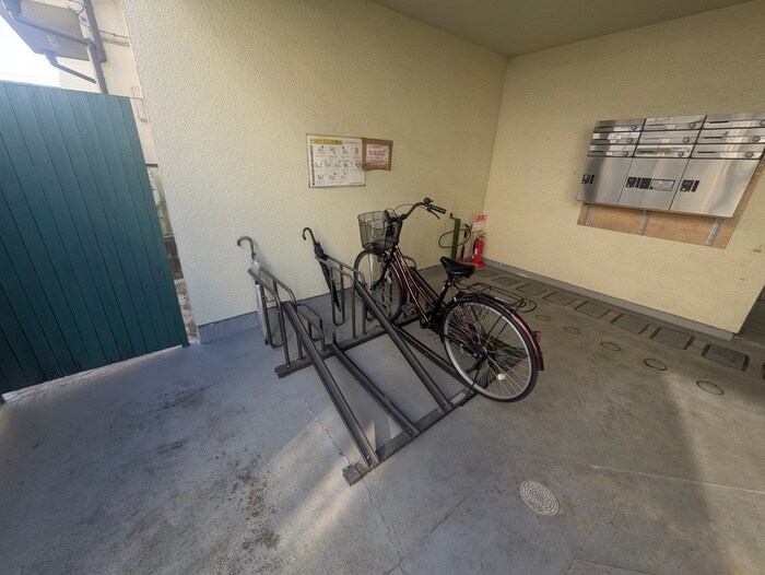物件外観写真5　(駐輪場)