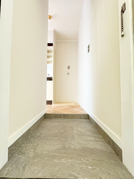 物件内観写真16　(玄関)