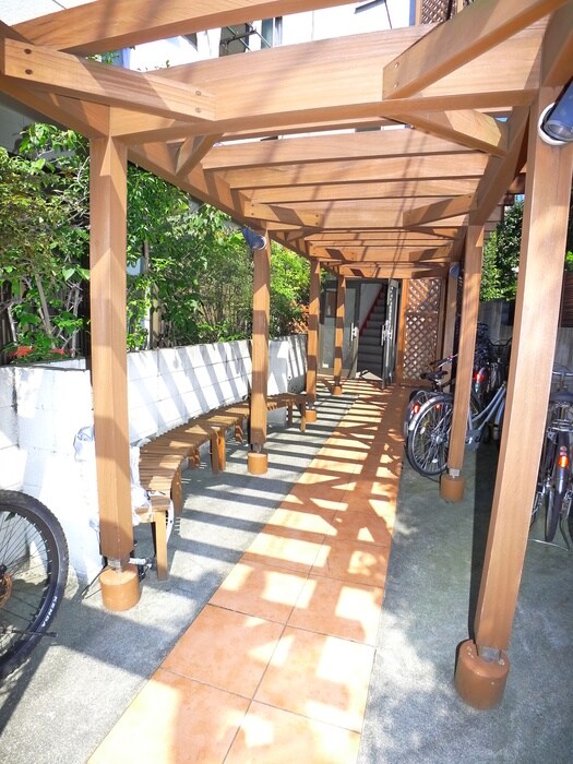 物件外観写真2　(エントランス部分)