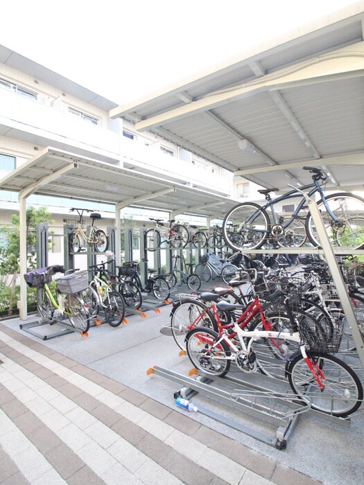 物件外観写真4　(駐輪場)