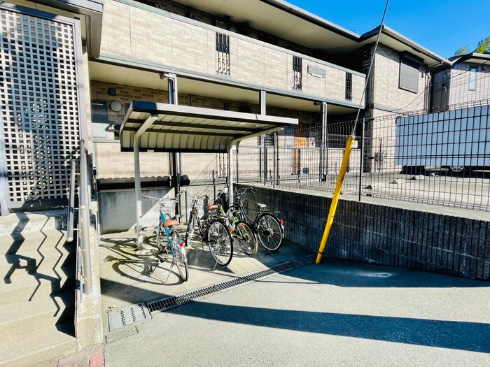 物件外観写真3　(駐輪場)