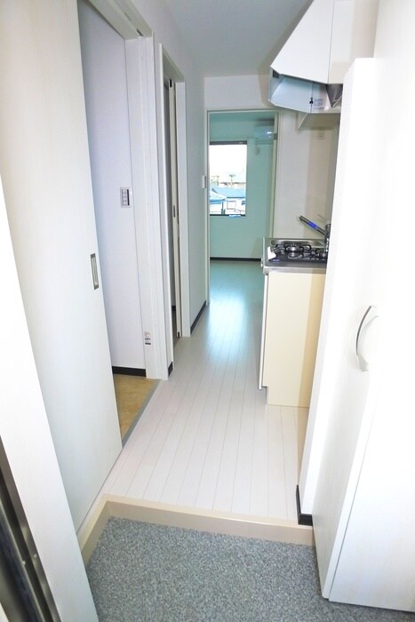 物件内観写真16　(玄関)