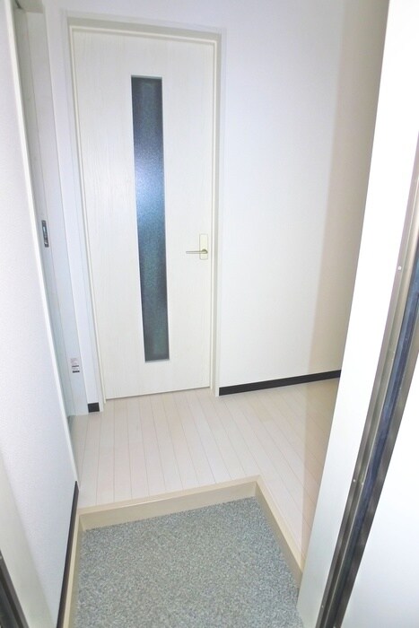 物件内観写真16　(玄関)