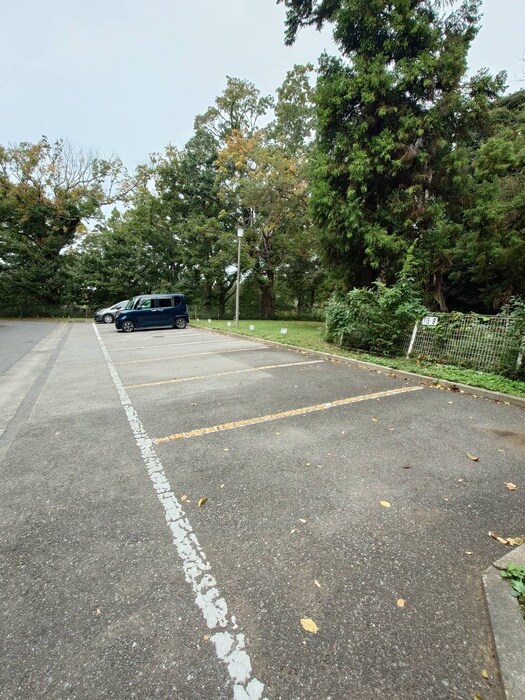 物件外観写真3　(駐車場)